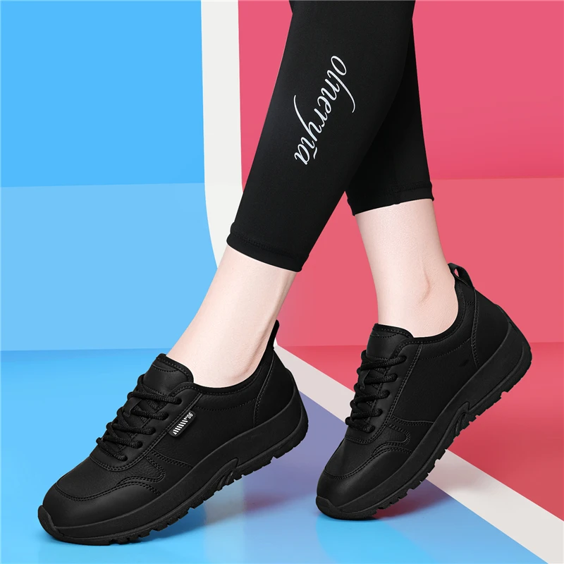 黑色休闲鞋女2025秋冬新款百搭时尚轻便运动鞋舒适软底防滑妈妈鞋