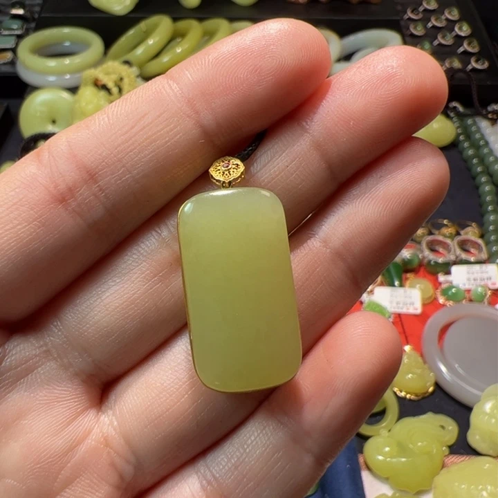 和田玉（黄玉）颈饰18K金镶嵌