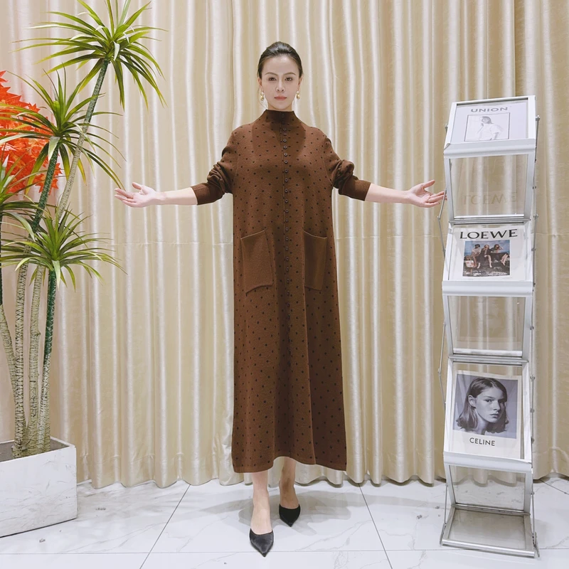 A219咖色波点设计气质秋冬轻奢针织连衣裙时尚复古