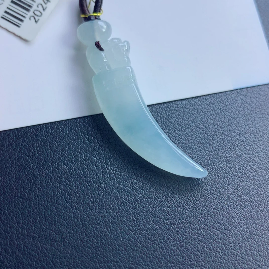 颈饰未镶嵌翡翠龙牙
