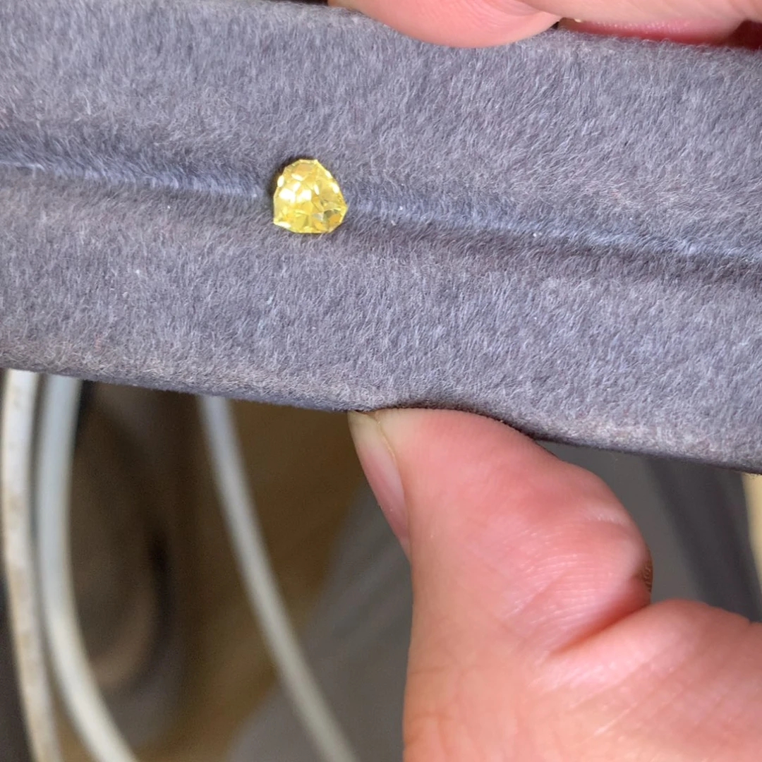 蓝宝石裸石88 无烧 金丝雀