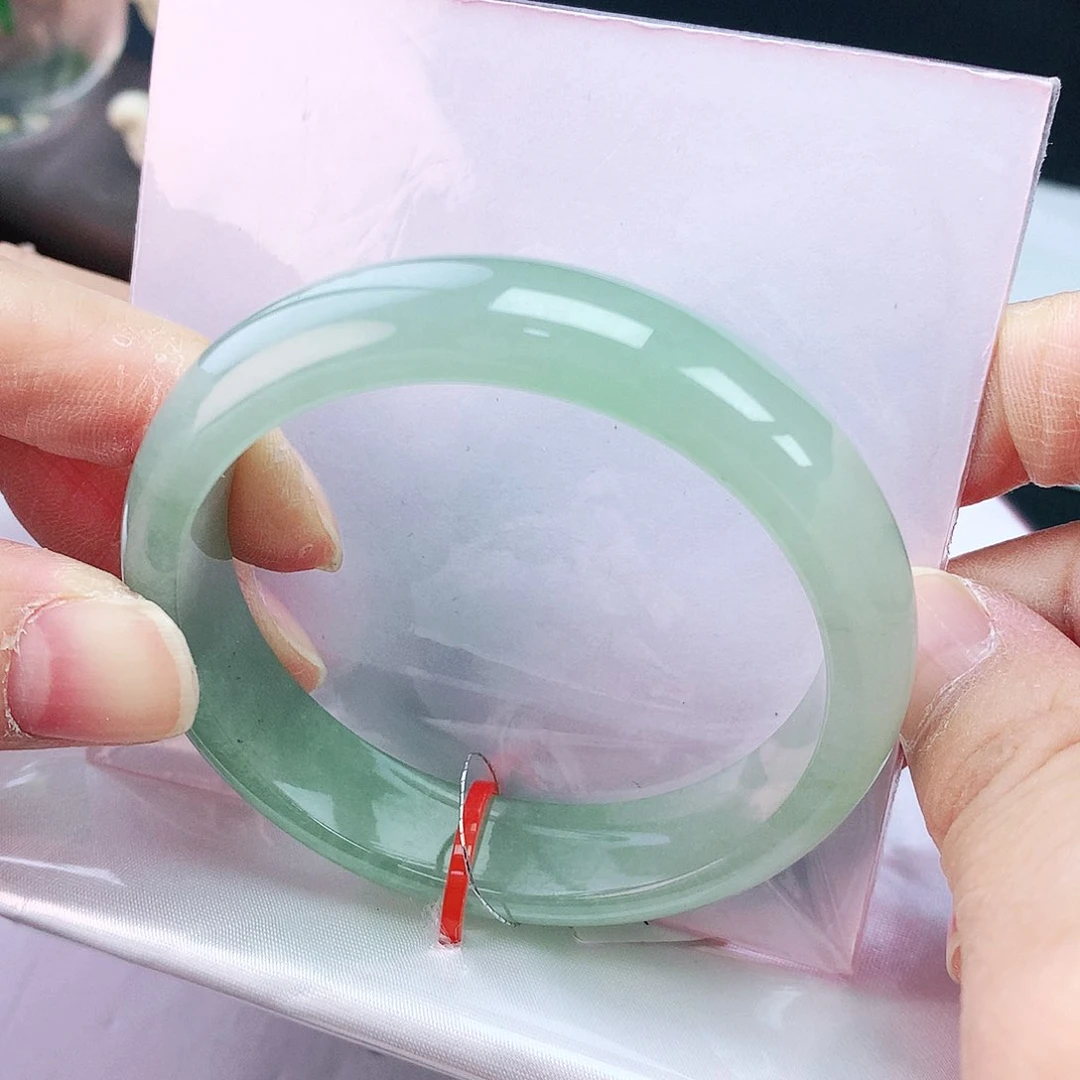 翡翠手镯未镶嵌52圈