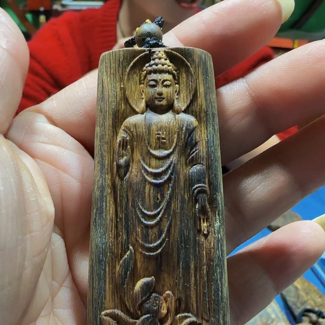 沉香沉香碎屑海南白奇乌身老料大日如来带绳8.5克