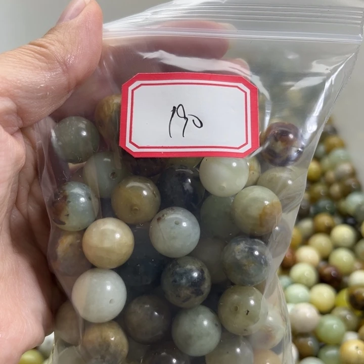 五***五足铂镶嵌蛇纹石玉手链