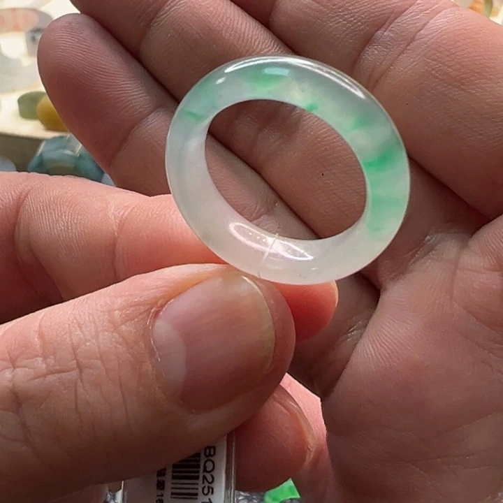 翡翠未镶嵌戒指翡翠戒指16