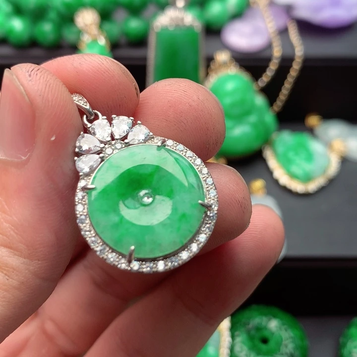 翡翠未镶嵌吊坠(不含链)