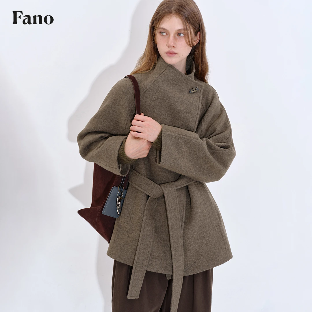 与辉 范洛Fano  松弛感斜门襟系带牛角扣毛呢短外套FD25W043推广