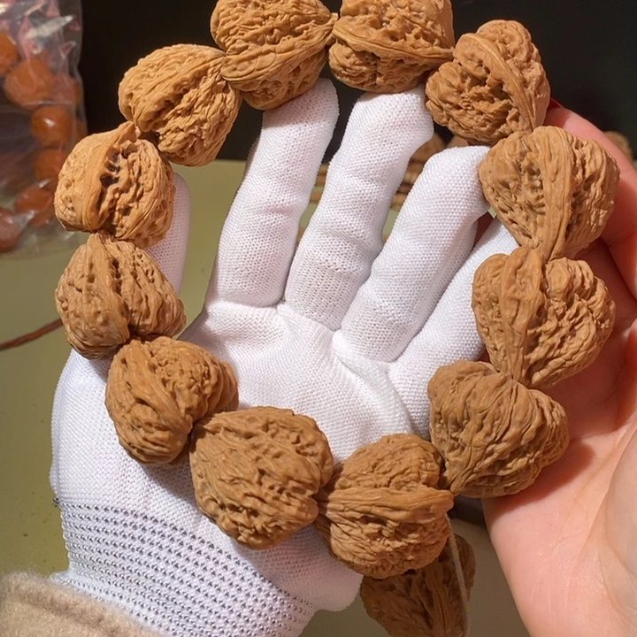 文玩核桃手串……12