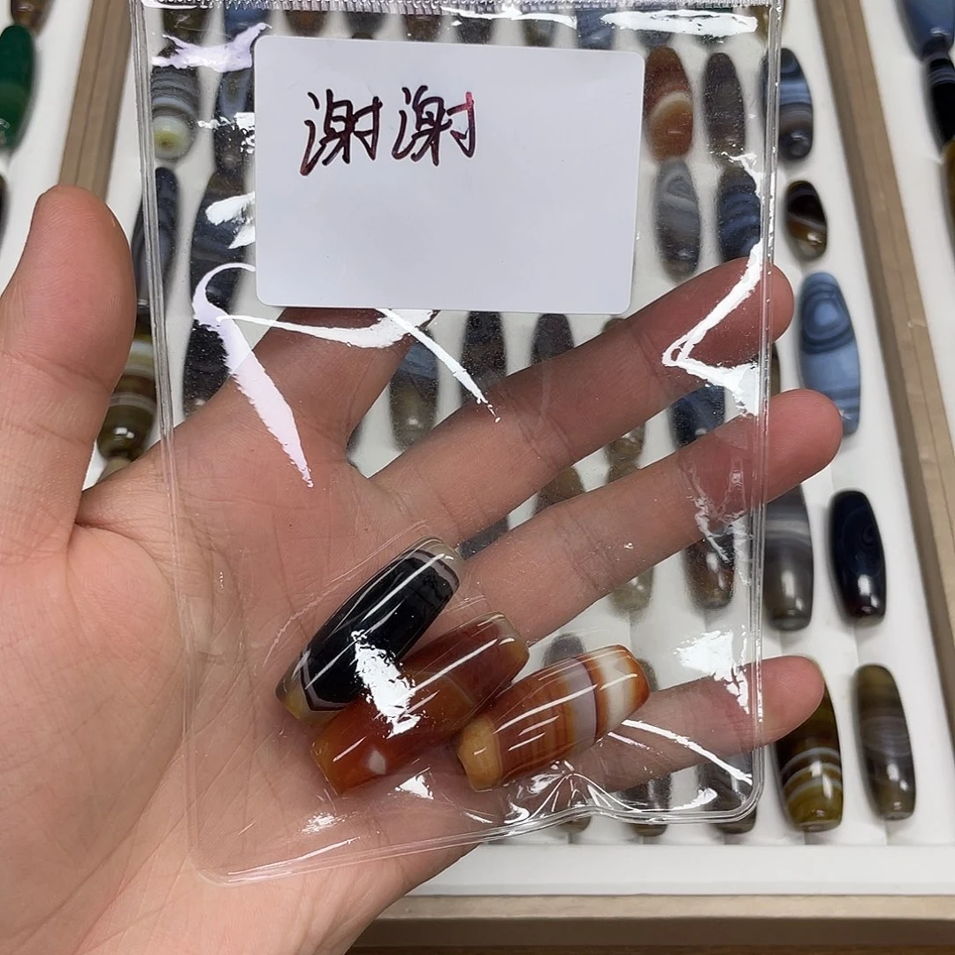谢***爱玛瑙/玉髓合金颈饰