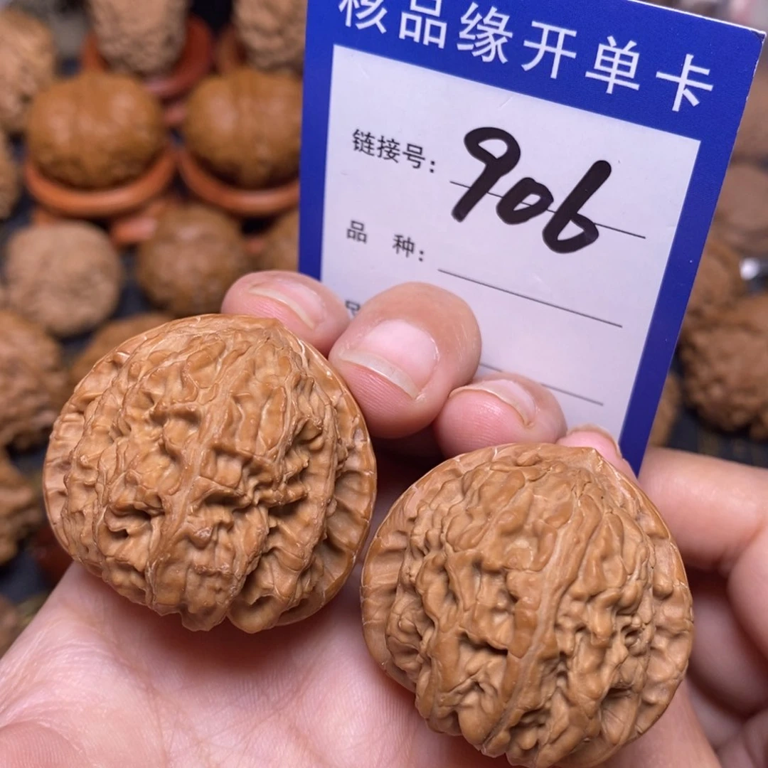 文玩核桃把件白狮子37。 906