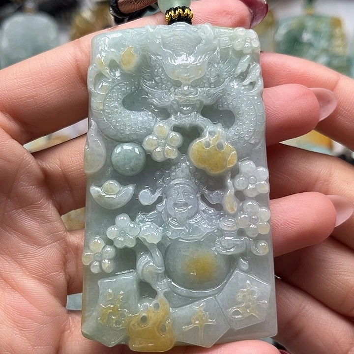 翡翠未镶嵌颈饰财神