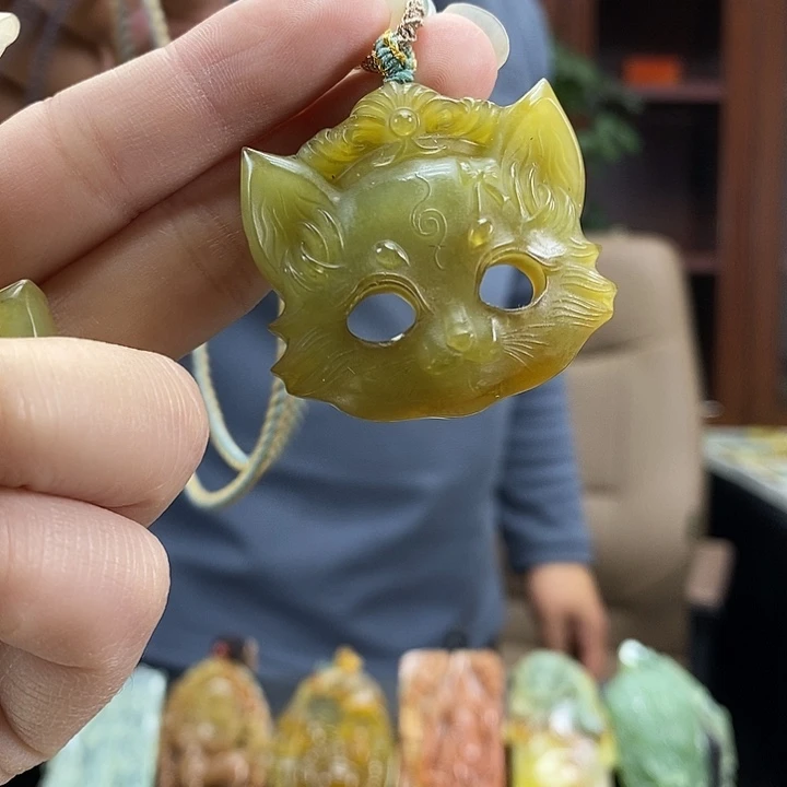 蛇纹石玉未镶嵌颈饰