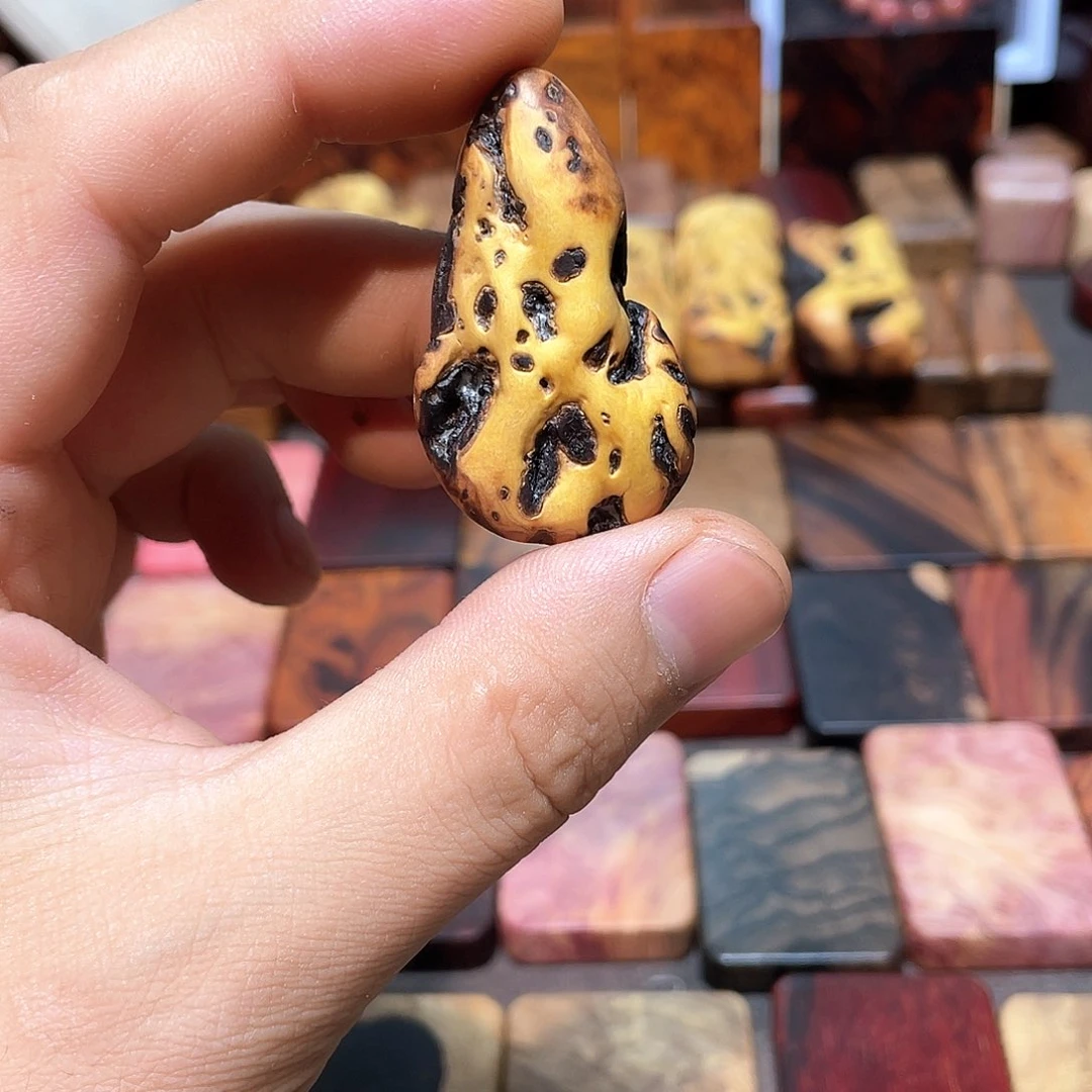 雷***檀香紫檀（小叶紫檀）