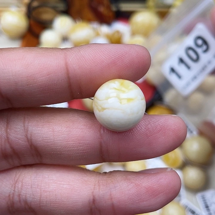 蜜蜡未镶嵌珠宝奇石沙眼14.8