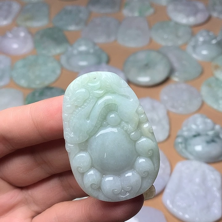 翡翠未镶嵌颈饰仿古龙