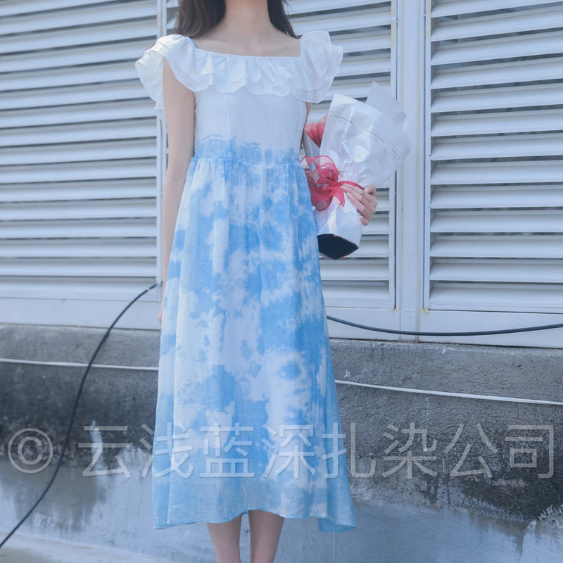 云浅蓝深 扎染一字肩两穿式连衣裙