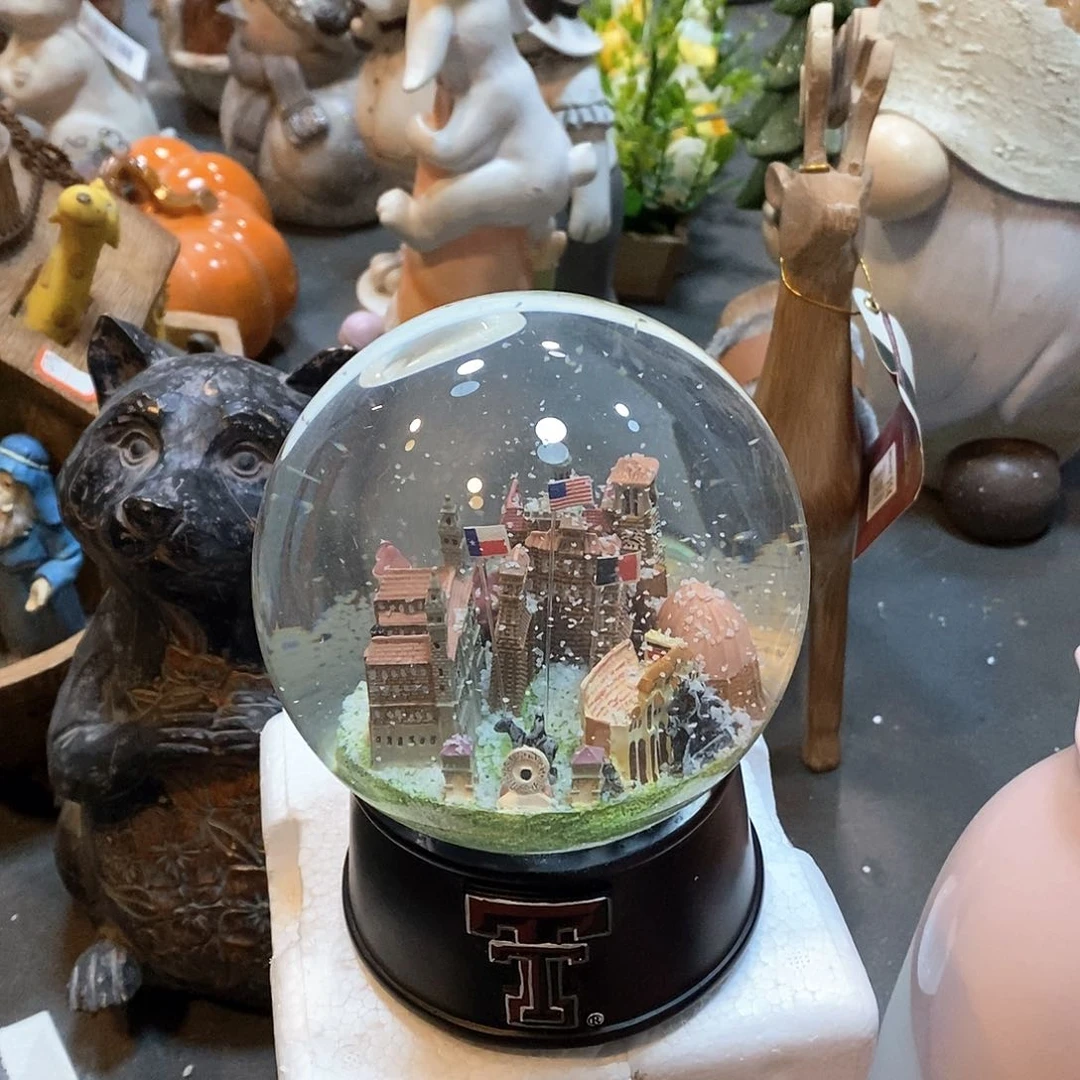 树脂制品水晶球摆件