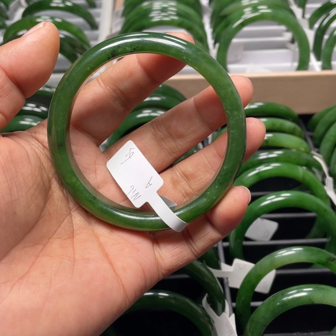 和田玉（碧玉）未镶嵌手镯瑕疵款特漏