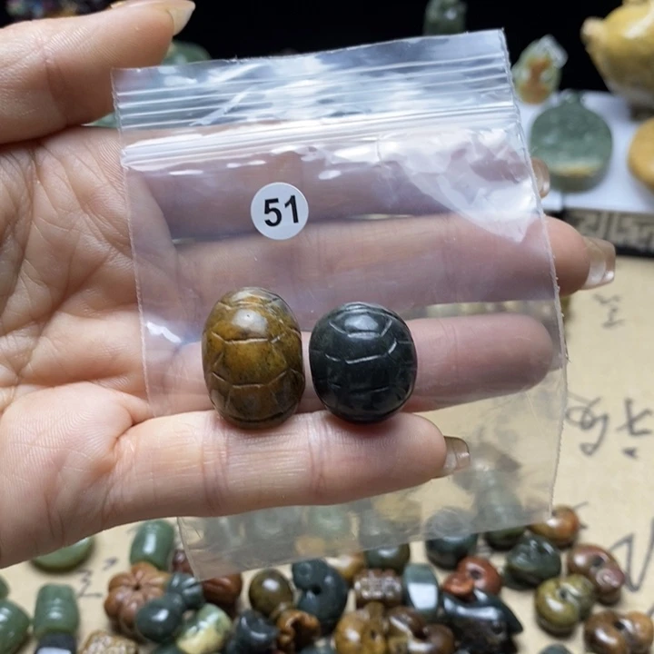透闪石质玉未镶嵌挂件青**巷