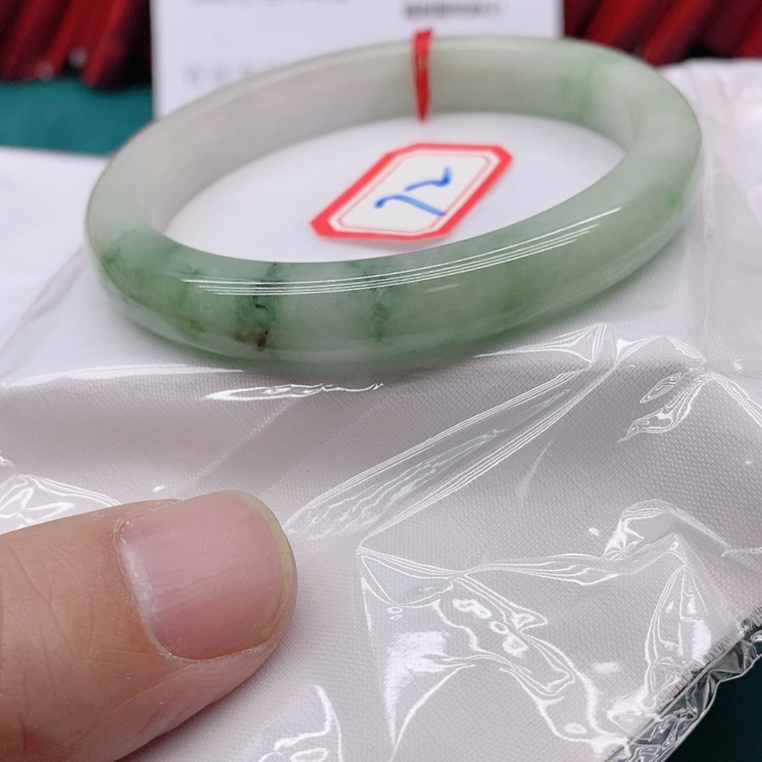 翡翠手镯未镶嵌完****17222222222