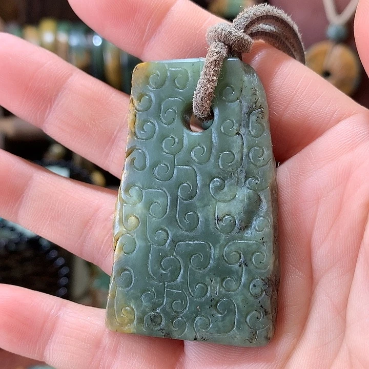 未镶嵌岫岩河磨玉（透闪石质玉）挂件