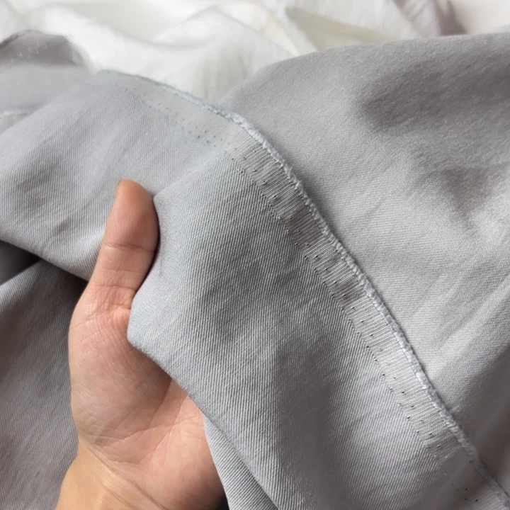 浅灰色天丝棉1米。