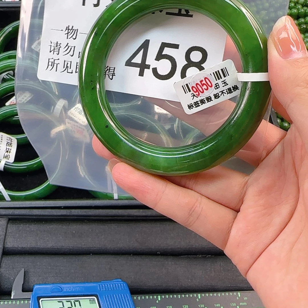 颈饰未镶嵌和田玉手镯56 458