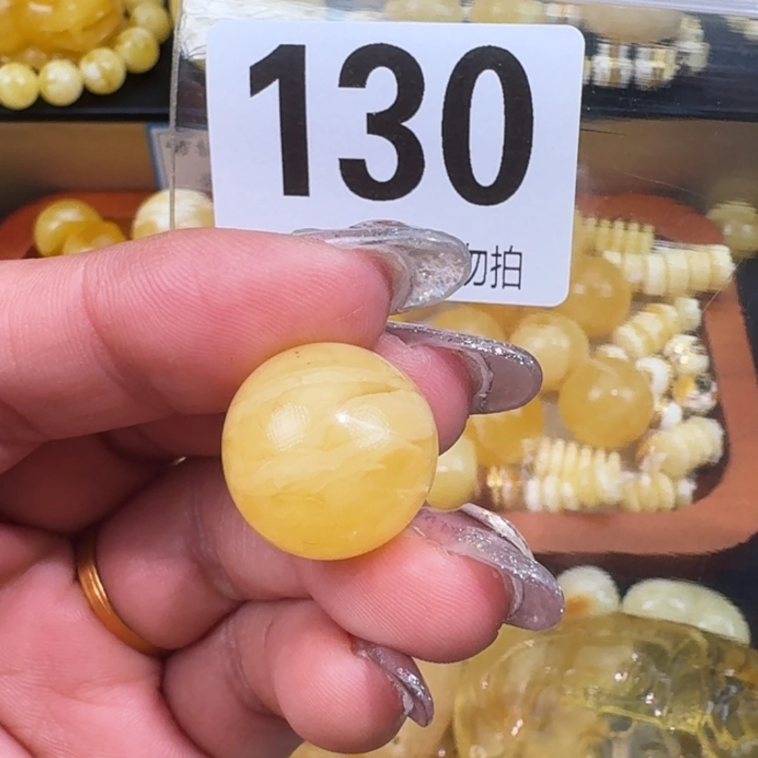 琥珀未镶嵌裸石16.9瑕疵