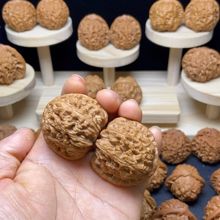 文玩核桃把件39三角白