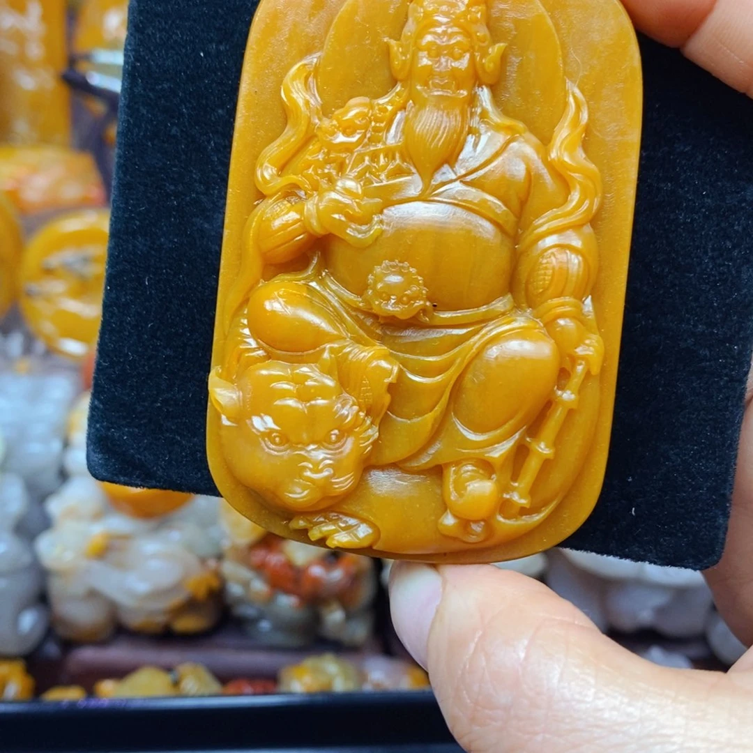 未镶嵌石英质玉（黄龙玉）颈饰