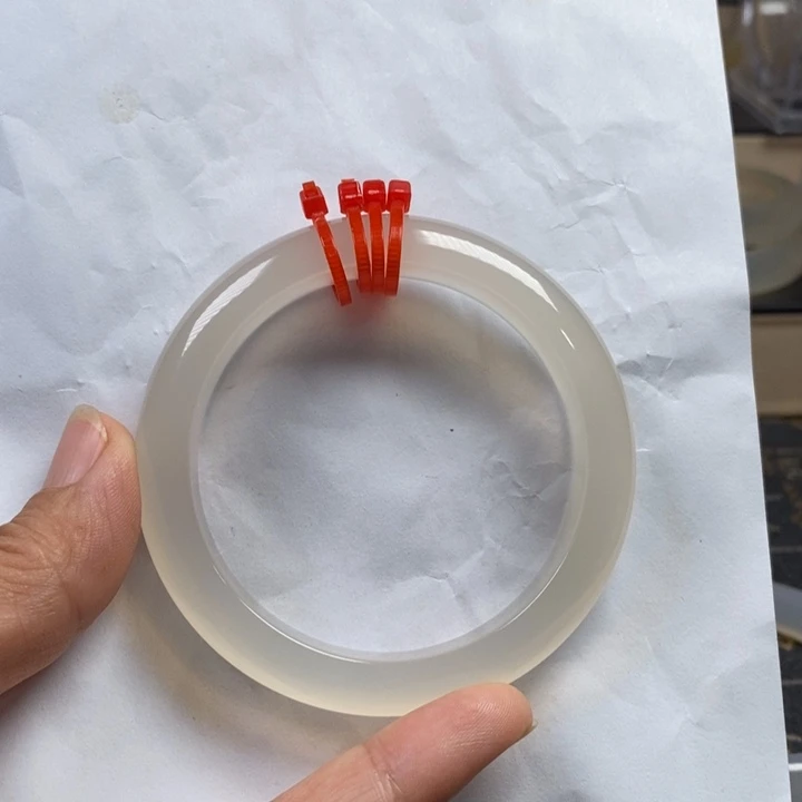 玛瑙/玉髓手镯未镶嵌y**?