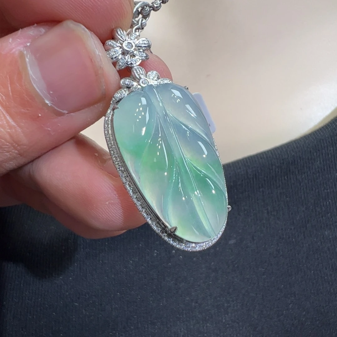 翡翠吊坠(不含链)18K金镶嵌