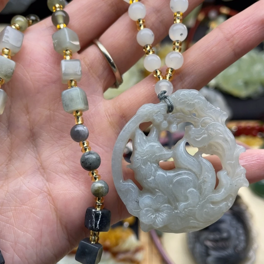 蛇纹石玉颈饰未镶嵌