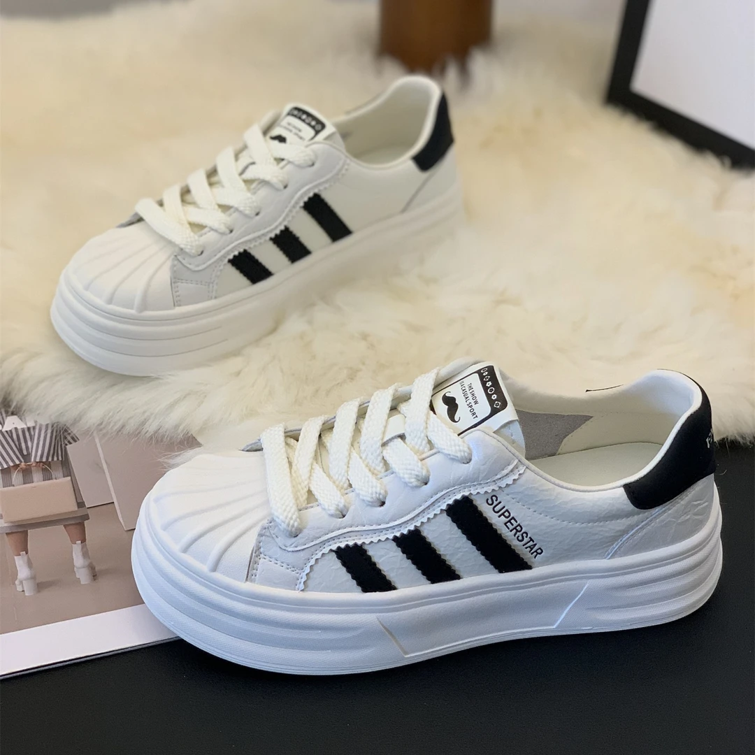 新款百搭贝壳头厚底休闲板鞋女2025年秋季爆款时尚拼色简约小白鞋