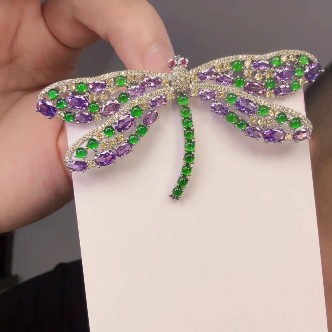 喵***翡翠未镶嵌颈饰一件