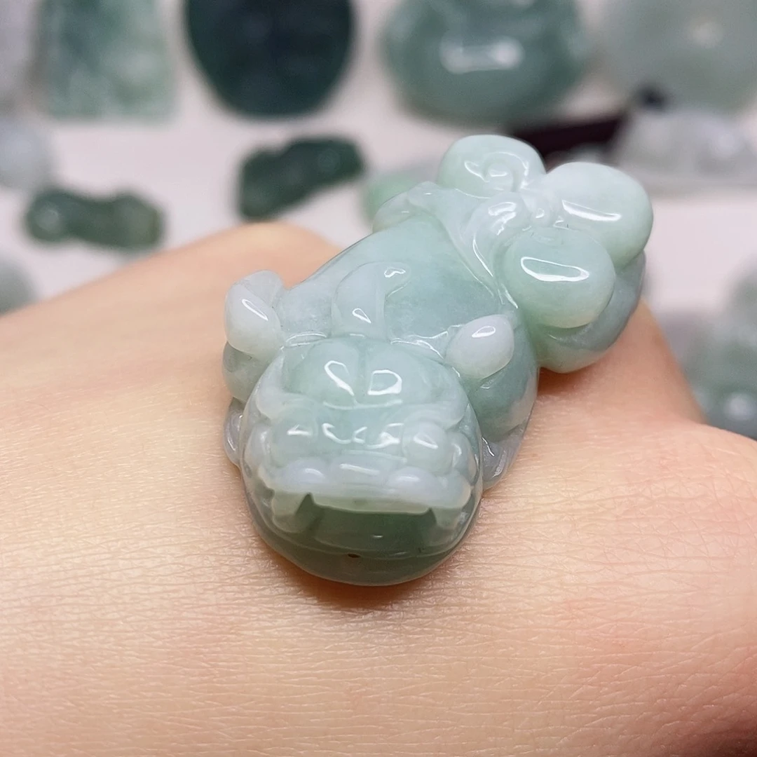 翡翠颈饰未镶嵌吊坠