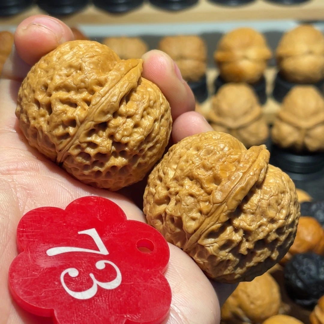 烈焰红唇核桃38。