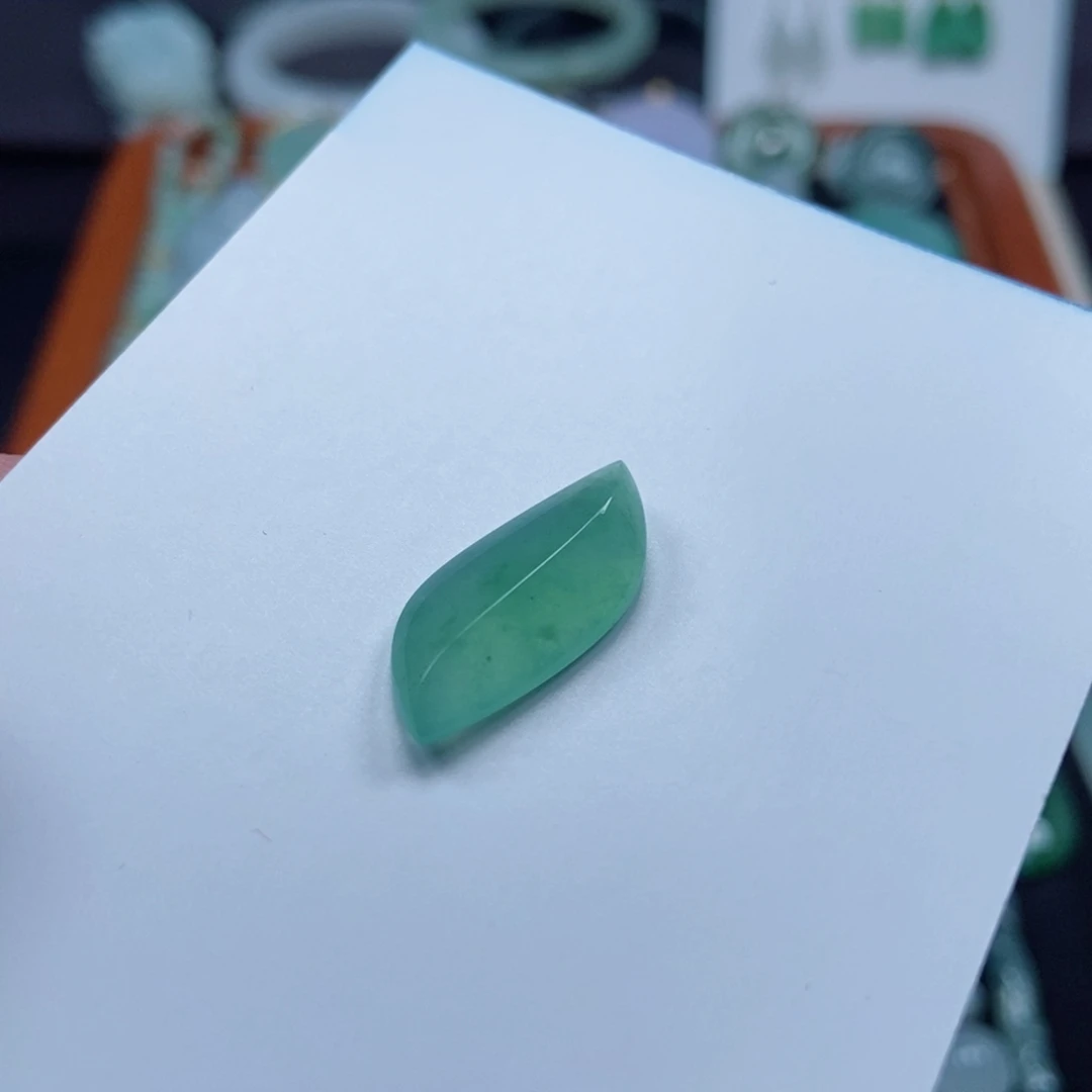 翡翠颈饰未镶嵌影*