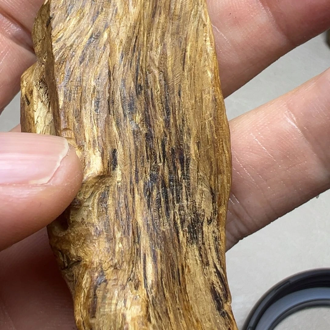竹***.沉香沉香碎屑香港树根油6.85g