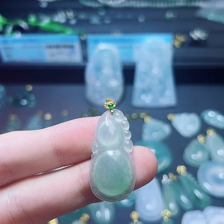 颈饰18K金镶嵌翡翠翡翠