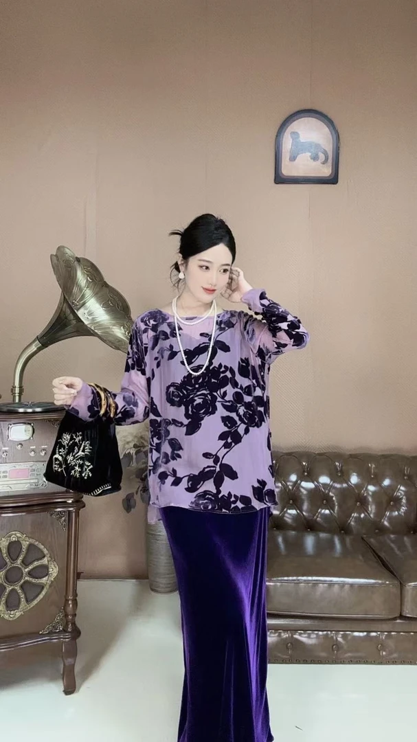 【圣沐云】桑蚕丝丝绒烧花时尚减龄上衣YY-7092