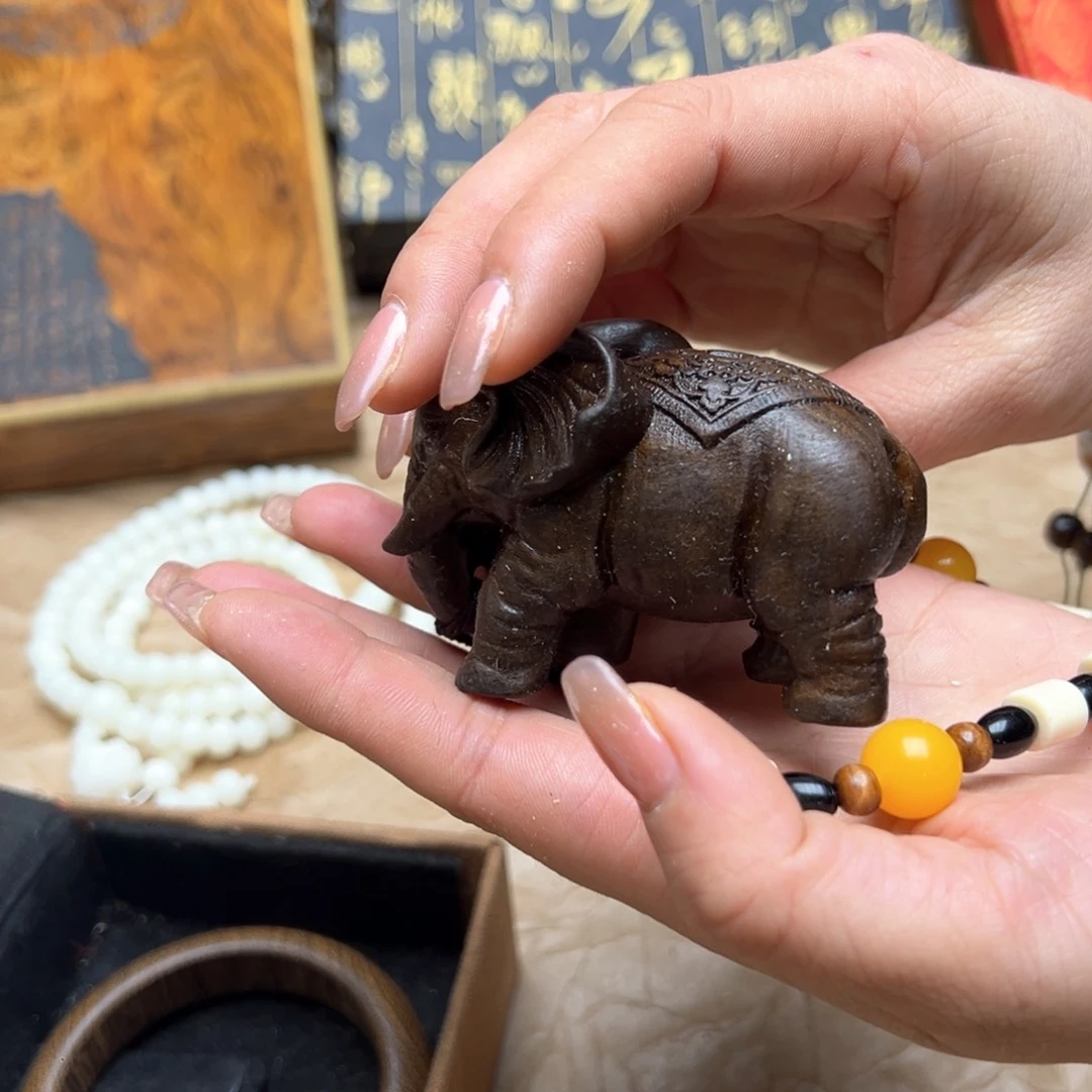 大叶紫檀（黑酸枝木类）