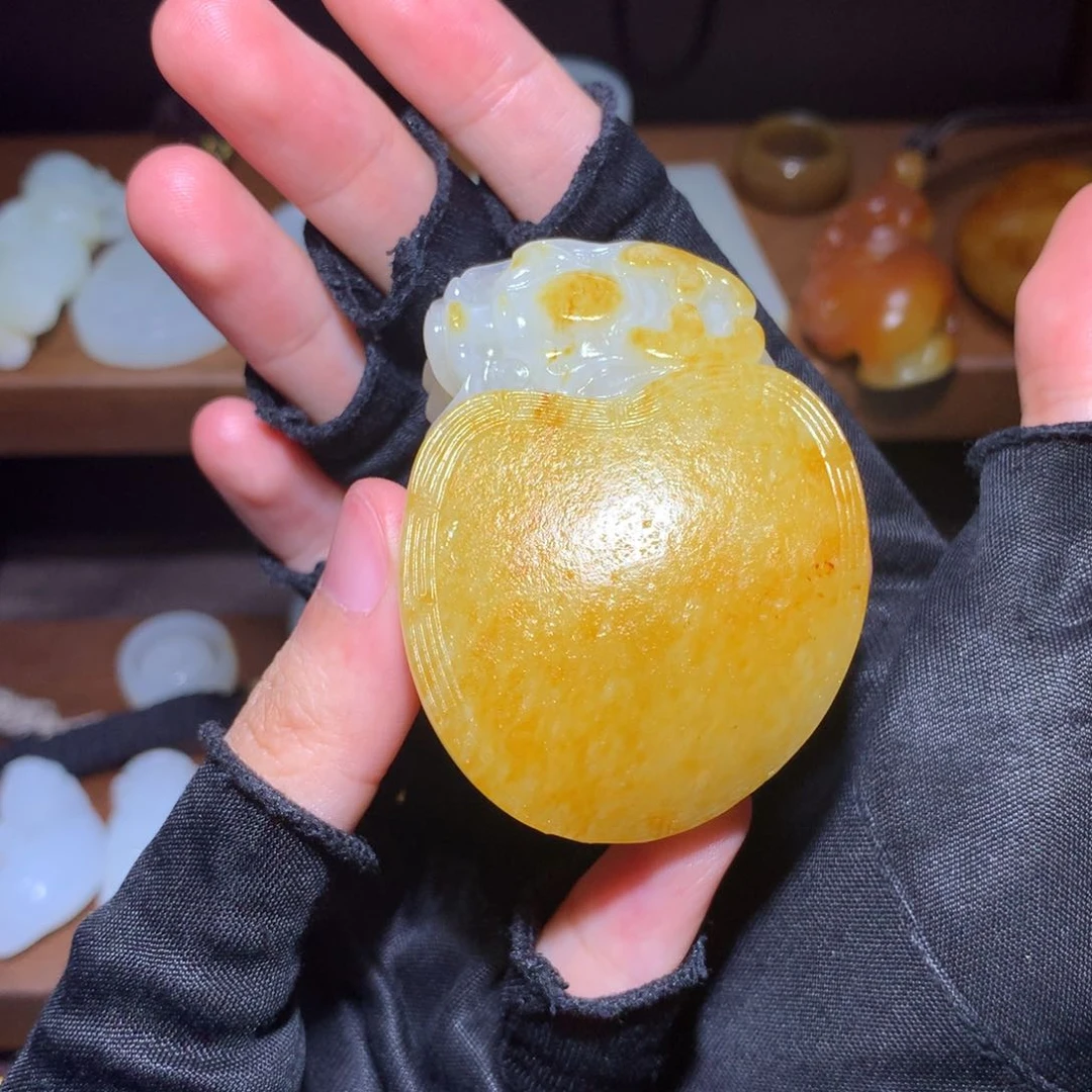 寒***得和田玉未镶嵌颈饰