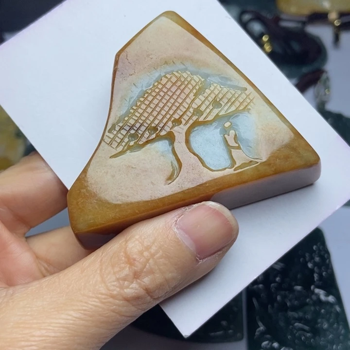 翡翠颈饰未镶嵌翡翠
