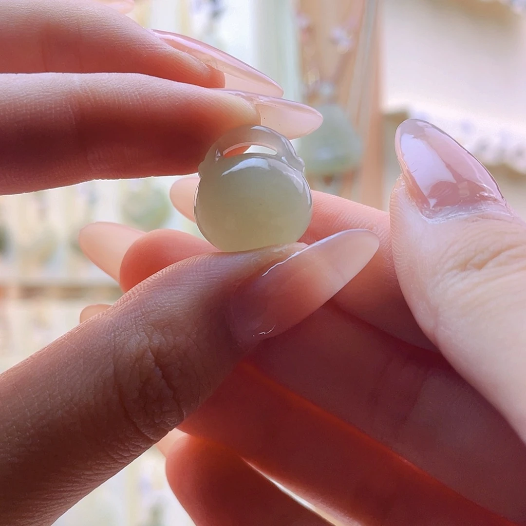 喜***u和田玉未镶嵌吊坠(赠链)