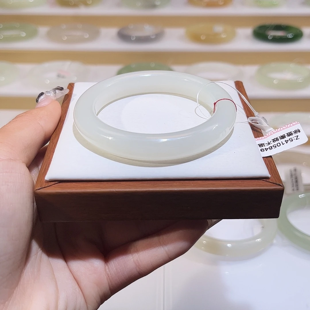 和田玉未镶嵌手镯冰白