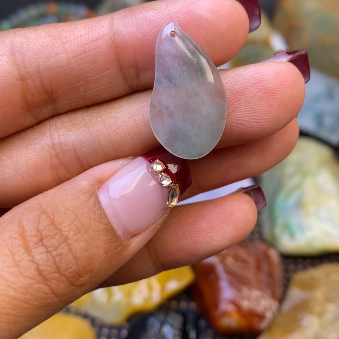 翡翠颈饰未镶嵌翡翠