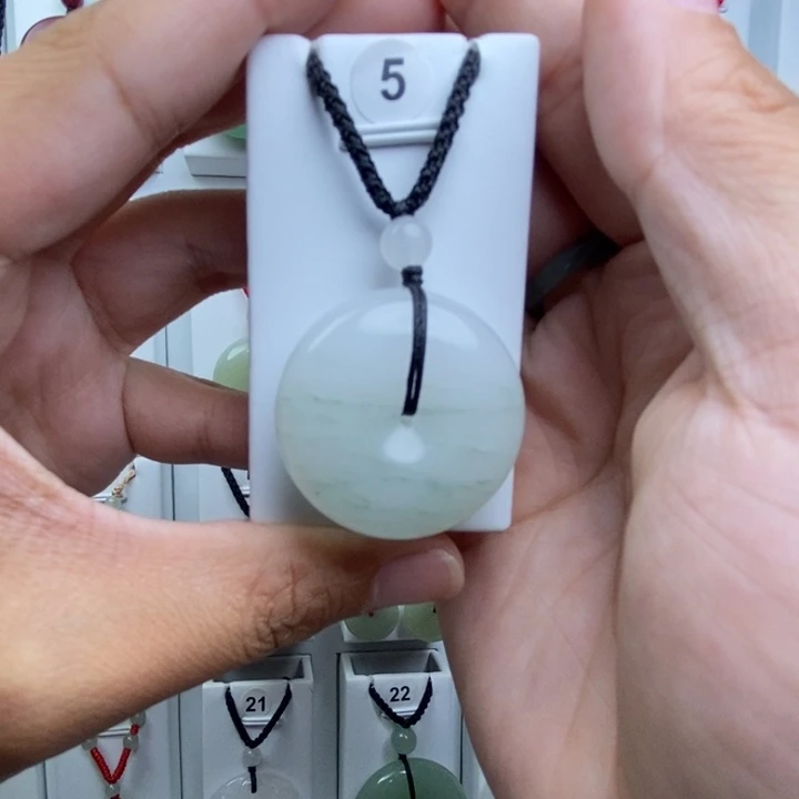 暖***橘石英质玉未镶嵌颈饰