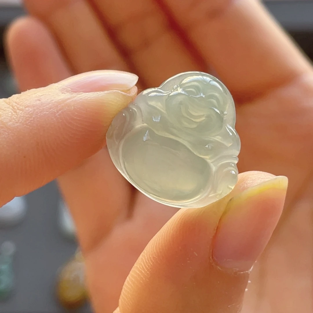 翡翠颈饰未镶嵌佛