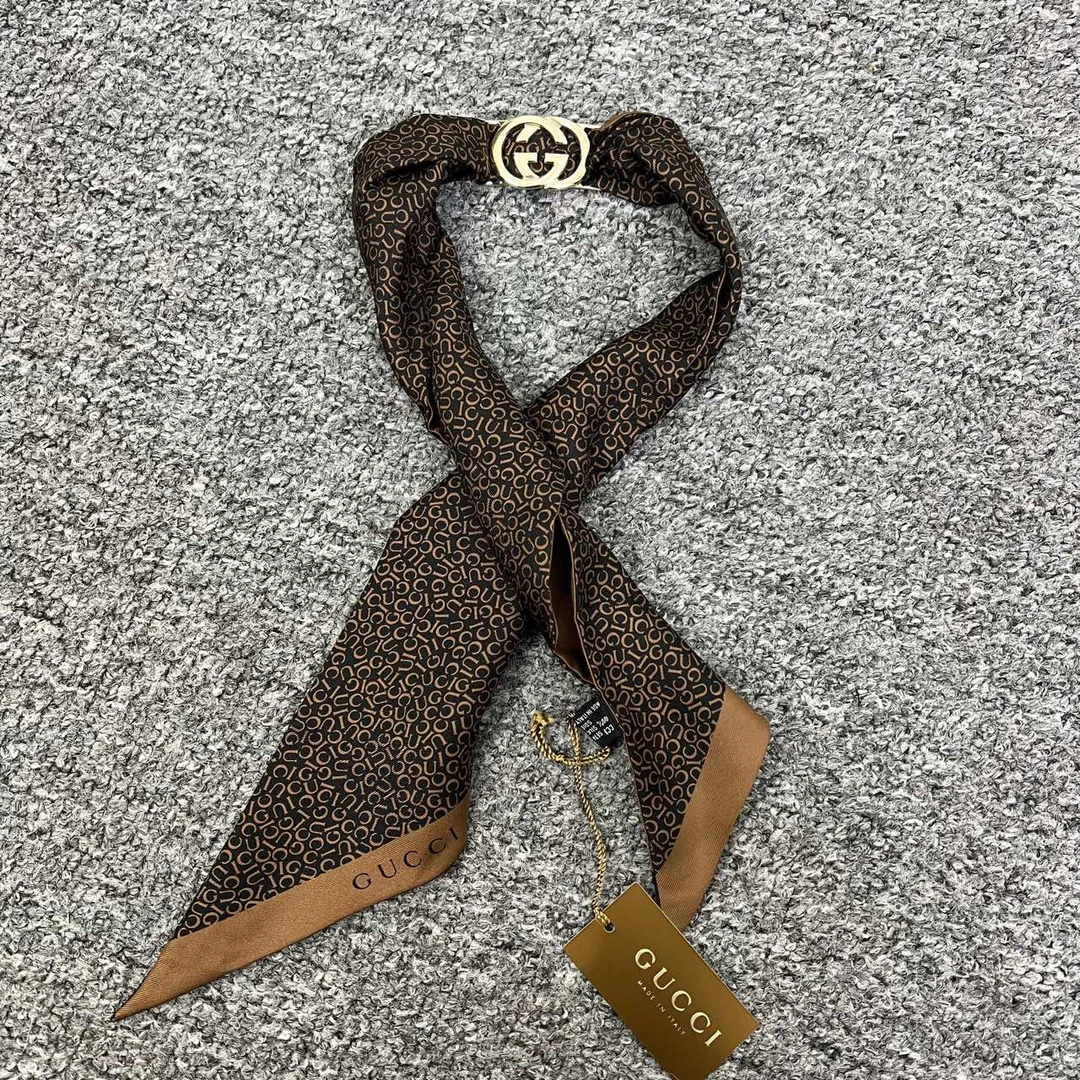 全新未使用 GUCCI/古驰 双G金属扣印花丝巾/全新带吊/10343